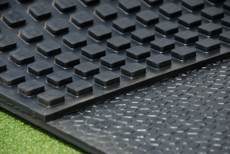 碎石纹方块凸起橡胶畜牧垫